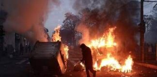 Scontri al corteo per Askatasuna, identificati oltre 30 manifestanti