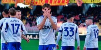 Serie A, vola il Como: 3-0 a Lecce. Il Cagliari rimonta il Torino, sprofondo Fiorentina