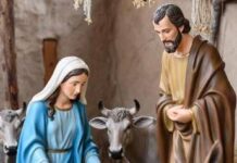 Si finge statua e si nasconde nel presepe, il sindaco scopre il latitante
