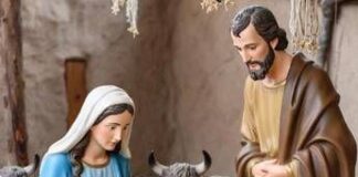 Si finge statua e si nasconde nel presepe, il sindaco scopre il latitante