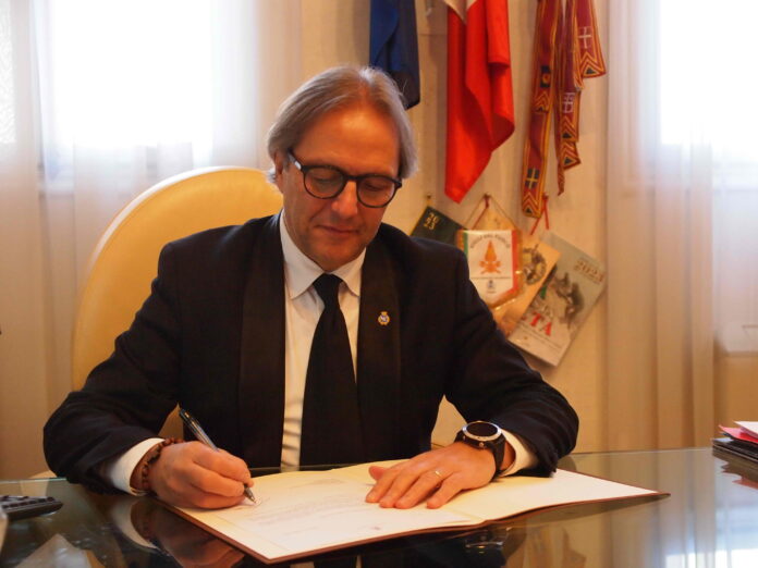 OLYMPUS DIGITAL CAMERA sindaco di thiene Michelusi revoca deleghe a Alaeddine Kaabouri