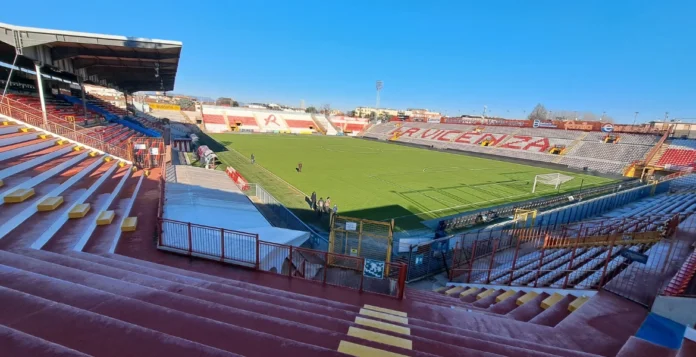 Stadio Romeo Menti Vicenza interno curva azzurra