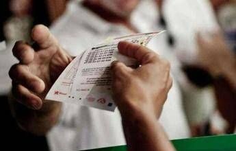 Superenalotto, numeri e combinazione vincente oggi 3 febbraio: : 11, 16, 17, 41, 42, 46. Numero Jolly: 70. Numero SuperStar: 57