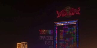 Tetris conquista i cieli di Dubai con un megaschermo fatto di droni