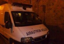 Trovato morto in un baule, aperta un’inchiesta: indagati la madre e i fratelli