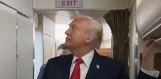 Trump e il bagno occupato sull’Air Force One: “C’è qualcuno lì dentro?”