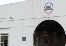 Tunnel sotto la Manica, problemi a circolazione treni con ritardi e cancellazioni. Eurostar: “Rimandate il viaggio”