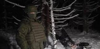 Ucraina, attacco alla residenza di Putin: Russia mostra il drone abbattuto