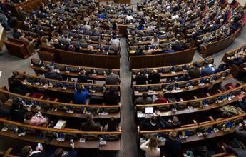 Ucraina, nuovo scandalo corruzione scuote Kiev: alcuni deputati incriminati per aver venduto voti