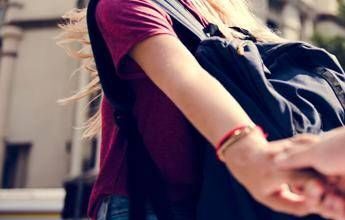 Venezia, 52enne fa sesso con una 15enne. Tribunale lo assolve: “Lei era consenziente”