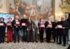 Vicenza celebra botteghe e attività storiche: sette nuovi riconoscimenti raccontano l’identità della città Vicenza con sindaco Possamai e assessore Balbi celebra le botteghe e attività storiche
