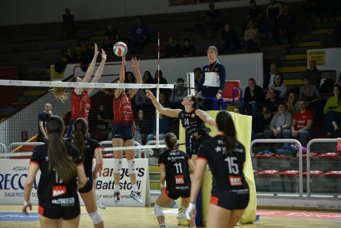 Volksbank Vicenza Volley col Giorgione, una fase di gioco (foto Matteo Battaglia)