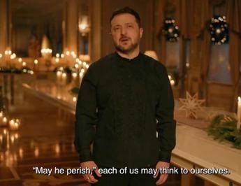 Zelensky, il messaggio di Natale: ‘Possa morire’, la frase (su Putin?) fa discutere