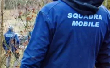 Salerno, 16enne stuprata in spiaggia a Ferragosto: in manette due 17enni stuprata salerno