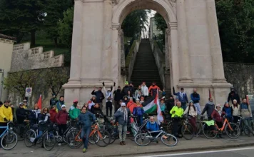 Giro per Gaza a Vicenza: staffetta ciclabile disegna i confini della Striscia per la Giornata di Solidarietà giro gaza vicenza