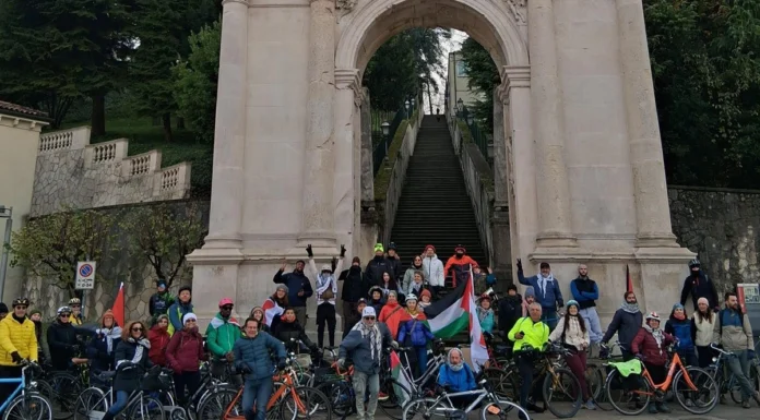 Giro per Gaza a Vicenza: staffetta ciclabile disegna i confini della Striscia per la Giornata di Solidarietà giro gaza vicenza