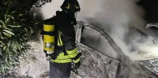 Paura nella notte a Montecchio Maggiore: auto a GPL in fiamme in via Cima Undici incendio montecchio maggiore
