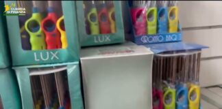 Fuochi d’artificio stoccati senza sicurezza: la Guardia di Finanza sequestra oltre 45 mila pezzi a Padova Padova, sequestrati 45 mila fuochi d’artificio dalla Guardia di Finanza