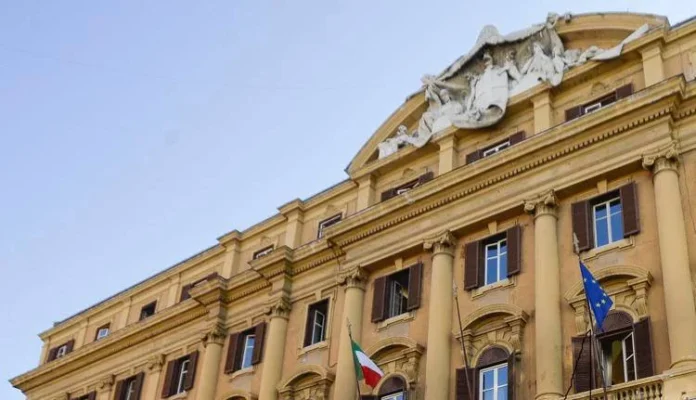 ministero_economia_bandiere_fg manovra