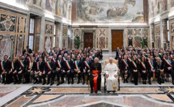 Il sindaco di Vicenza Giacomo Possamai all’udienza di Papa Leone XIV con l’ANCI anci possamai papa leone XIV