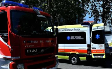 Frontale tra auto e bus con a bordo studenti, incidente a Maniago (Pordenone): un morto maniago