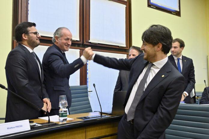 zaia e Stefani Luca Zaia e Alberto Stefani si complimentano in Consiglio regionale
