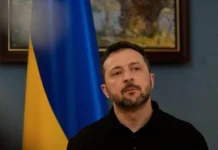 Ucraina, Zelensky a Parigi da Macron. Negoziati Miami incentrati su definizione confine Zelensky