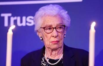 Addio a Eva Schloss, amica d’infanzia e sorellastra di Anne Frank