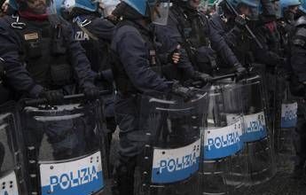 Agenti sotto processo solo su richiesta del ministro, arriva lo ‘scudo’ di Fratelli d’Italia