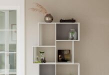 Cloffice e angoli studio: arredare l’ufficio in pochi metri quadri Arredare l'ufficio a casa, una libreria