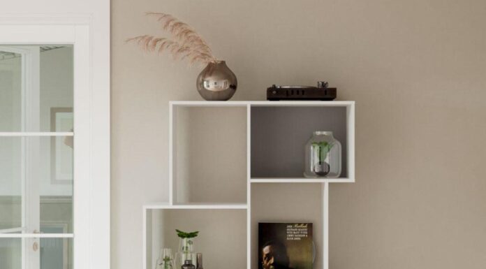 Cloffice e angoli studio: arredare l’ufficio in pochi metri quadri Arredare l'ufficio a casa, una libreria