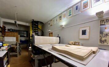 Artide, arti a tempo determinato: nel quartiere San Pio X nasce un laboratorio d’arte consapevolmente temporaneo Artide, Laboratorio d'Arte Grafica di Modena-interno del laboratorio