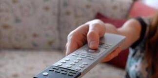 Ascolti tv, 22 gennaio: ‘Don Matteo’ su Rai1 vince prime time e ‘Striscia’ torna al 18.6%