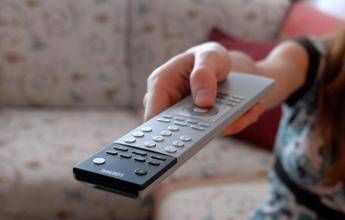 Ascolti tv, 29 gennaio: ‘Don Matteo’ su Rai1 domina con 23,4%