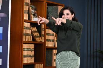 Ascolti tv, ‘La preside’ Luisa Ranieri vola al 27% di share e Rai1 vince la prima serata