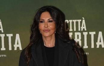 Ascolti tv, trionfa ‘A testa alta’: la serie di Canale 5 vola con il 25,2%