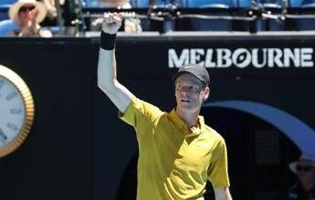 Australian Open, Sinner ai quarti: Darderi battuto nel derby azzurro