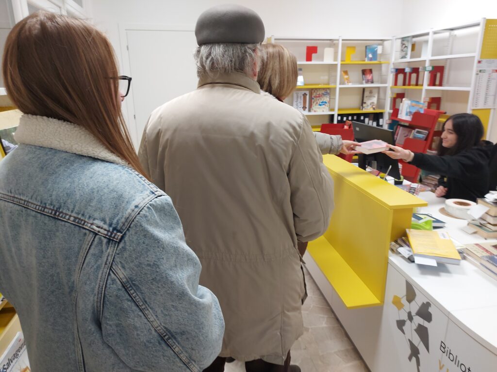 biblioteca di villaggio del Sole