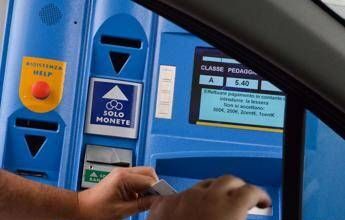 Carburanti, pedaggi, Rc auto: “Aumenti a raffica nel 2026”
