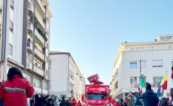 Fiamma olimpica, entusiasmo al passaggio dei tedofori nei comuni vicentini, mentre gli Alpini di Campedello ricordano Cortina 1956 fiamma olimpica schio vicentini