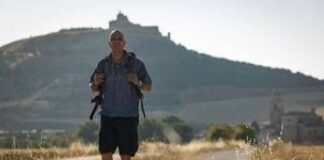 Checco Zalone fa esplodere la febbre per il Cammino di Santiago, atteso boom di italiani