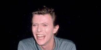 David Bowie, a 10 anni dalla morte esce la biografia ‘Oltre lo spazio e il tempo’