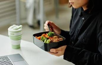 Digiuno intermittente ‘non basta’, le regole del nutrizionista