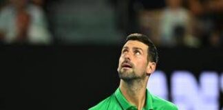 Djokovic, il rito all’Australian Open: “Ogni giorno abbraccio un fico brasiliano nei giardini di Melbourne, mi cura”