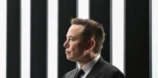 Elon Musk, viaggio su Marte rimandato: “Costruirò una città sulla Luna”