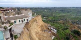 Frana Niscemi, sindaco agli abitanti: “Rispettate i divieti di accesso nella zona rossa”