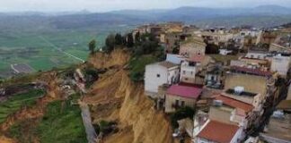 Frana a Niscemi, il sindaco agli abitanti: “State a casa”