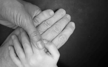 Genitorialità fragile, bambini invisibili: Vicenza specchio di un sistema nazionale che arretra. Ma l’Emilia Romagna è un modello Genitorialità fragile, bambini invisibili (foto di Yuleisy Cruz Lezcano)