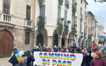Cammino di pace diocesano, Vicenza risponde: centinaia di persone in marcia per una pace disarmata Giornata Mondiale per la Pace Giovedì 1 Gennaio 2026, sfilano i vicentini nel Cammino di pace