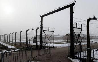 Giorno della Memoria, Meloni: “Pagina buia, condanniamo complicità del regime fascista”